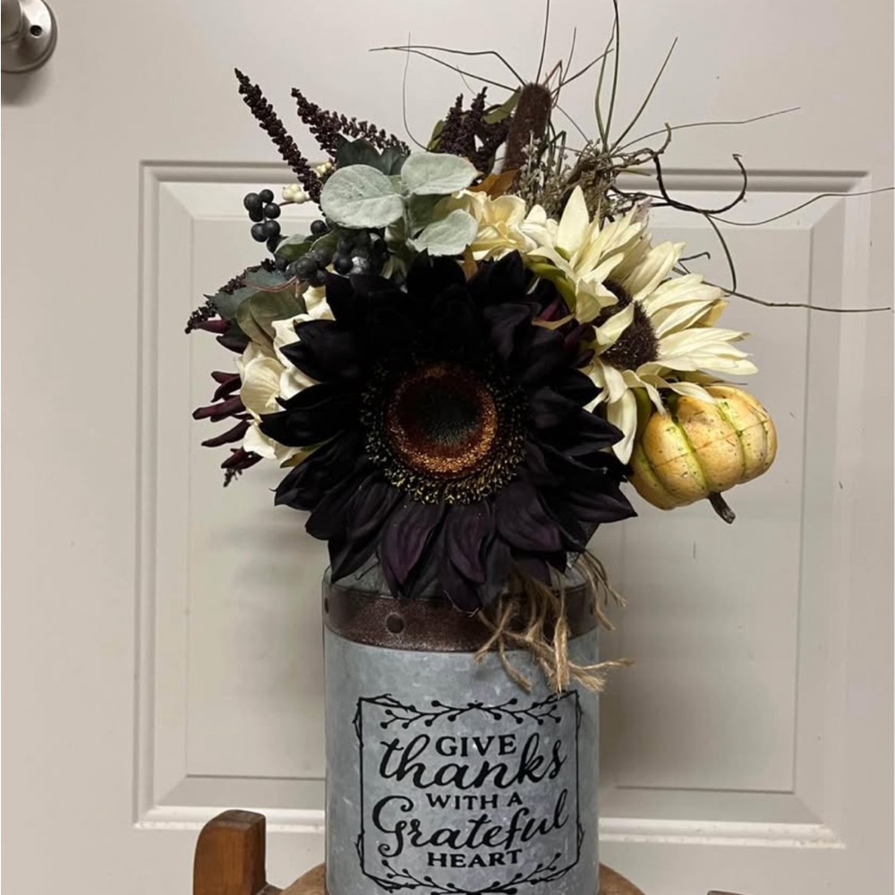 Rustic Floral Arrangement with Black and Cream Accents